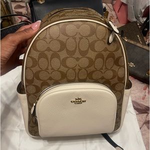 Coach backpack 🎒 white and signature.